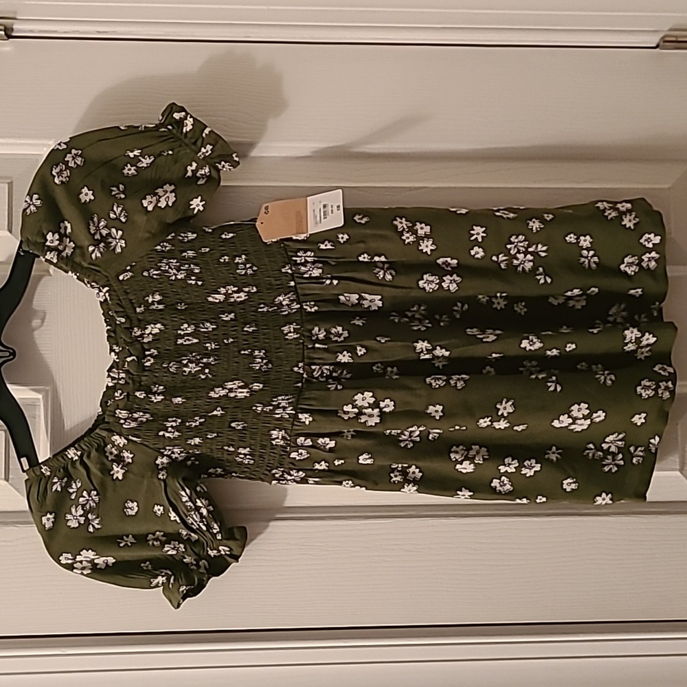 THEREABOUTS BRAND GIRL'S GREEN & WHITE FLORAL SMOCKING DRESS SIZE XXS 4/5